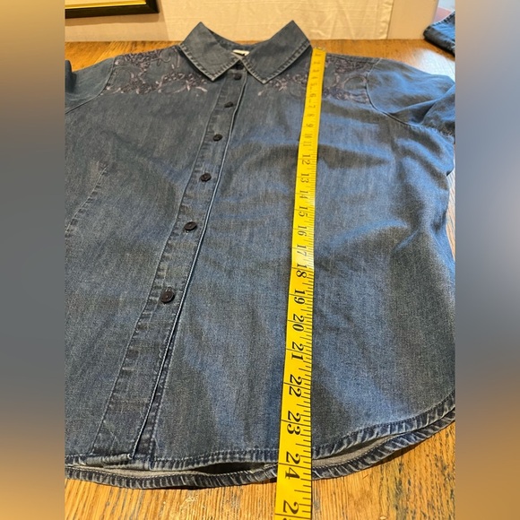💙 ALIA PETITE Embroidered Denim Shirt – Size 10p - Picture 5 of 9